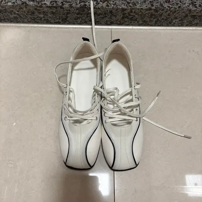 [BUNJANG] Ape Balletcore Flat Sneakers Shoes 240 / 새상품) 아프 발레코어 플랫 스니커즈 운동화 240