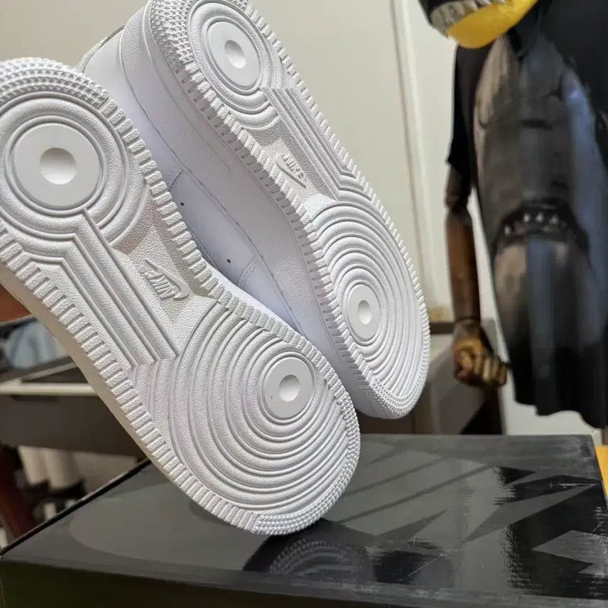 [BUNJANG] Nike x Supreme Air Force 1 Low White / 나이키 x 슈프림 에어포스 1 로우 화이트 260MM