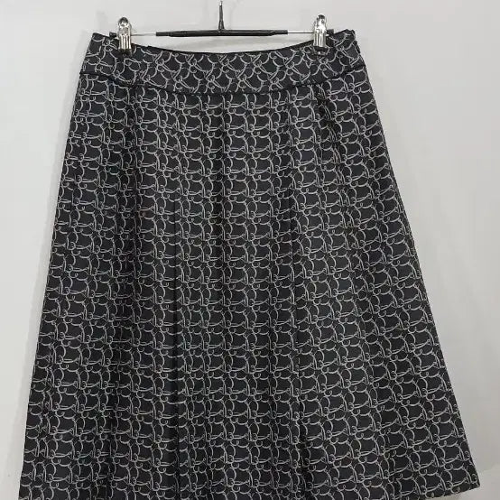 [BUNJANG] Burberry 100% Silk Patterned Pleated Midi Skirt Black / 버버리 실크 100 패턴 플리츠 스커트 블랙