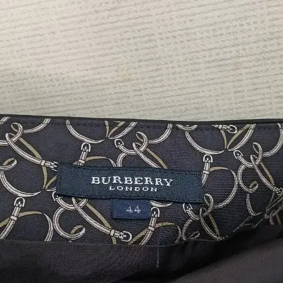 [BUNJANG] Burberry 100% Silk Patterned Pleated Midi Skirt Black / 버버리 실크 100 패턴 플리츠 스커트 블랙