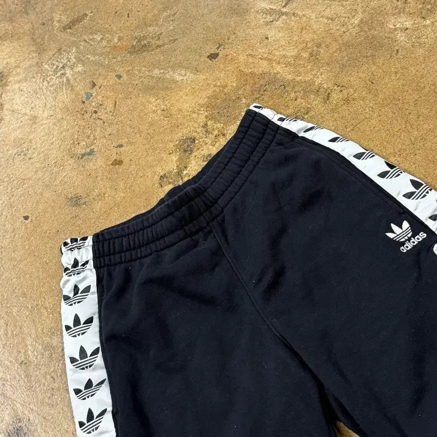 [BUNJANG] Adidas Black Trefoil Sideline Half Pants / [정품/S] 아디다스 블랙 트레이닝 바지 트레포일 사이드라인 하프팬츠