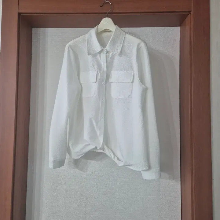 [BUNJANG] White Blouse with Twisted Hem / 화이트 밑단 꼬임 불라우스