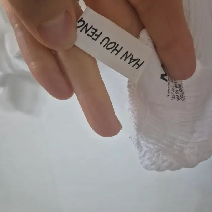 [BUNJANG] White Blouse with Twisted Hem / 화이트 밑단 꼬임 불라우스