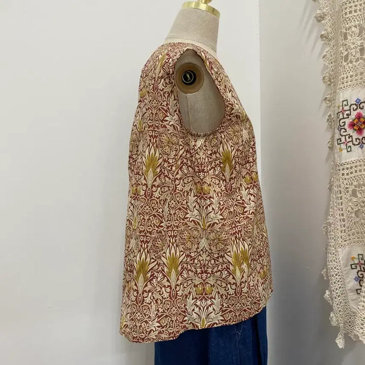 [BUNJANG] Burgundy Pattern Sleeveless Top / 버건디 패턴 민소매