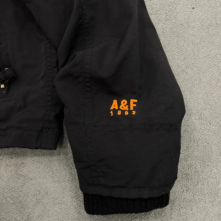 [BUNJANG] Abercrombie &amp; Fitch Hooded Windbreaker Jacket / L 아베크롬비 후드 바람막이 자켓