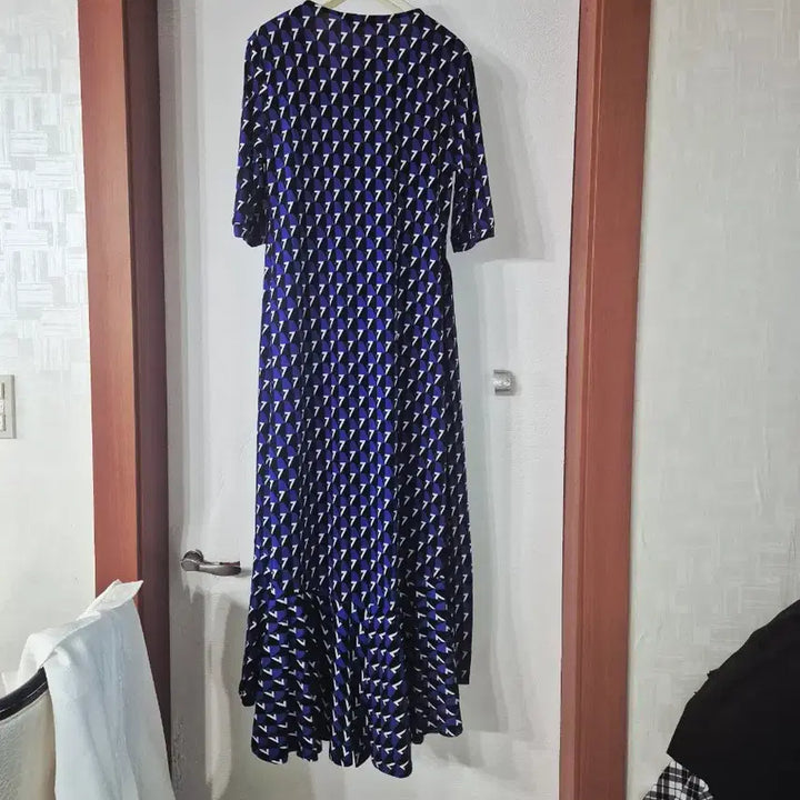[BUNJANG] Lipbam Patterned V-Neck 5-Sleeve Maxi Dress / lipbam 패턴 롱 원피스 브이넥 5부 소매