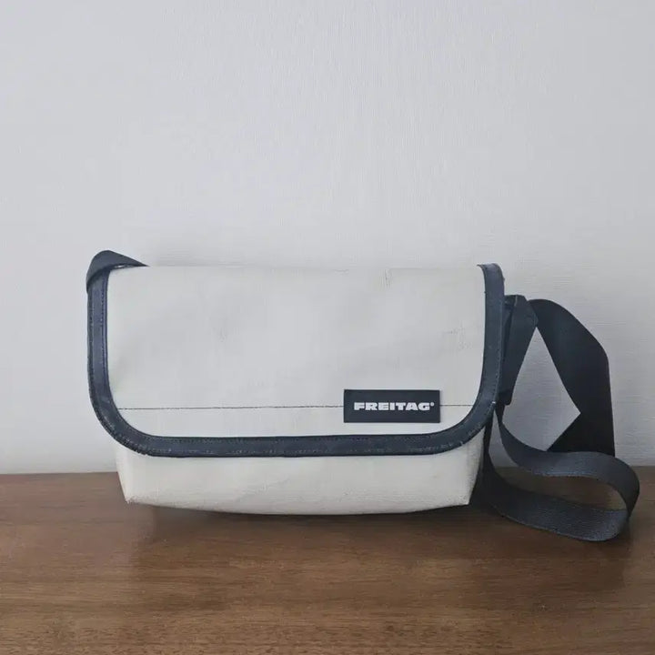 [BUNJANG] Freitag Hawaii Five-O All White Messenger Bag / 프라이탁 하와이파이브오 올흰