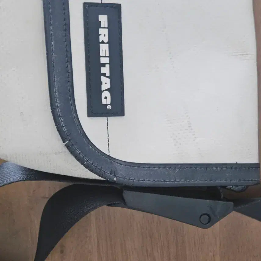 [BUNJANG] Freitag Hawaii Five-O All White Messenger Bag / 프라이탁 하와이파이브오 올흰