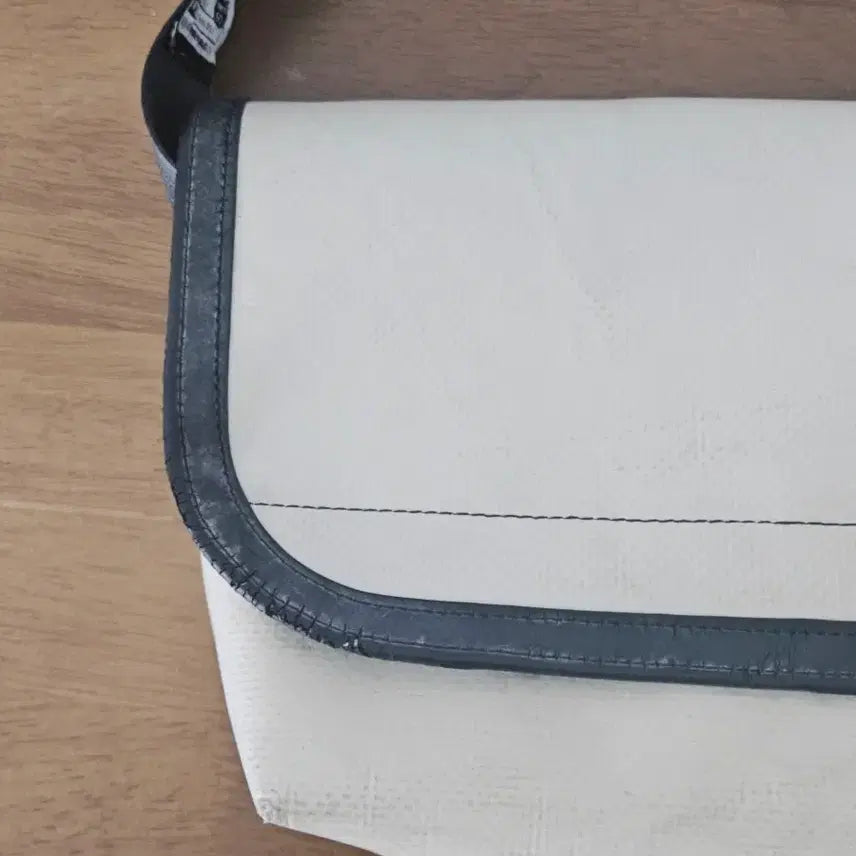 [BUNJANG] Freitag Hawaii Five-O All White Messenger Bag / 프라이탁 하와이파이브오 올흰