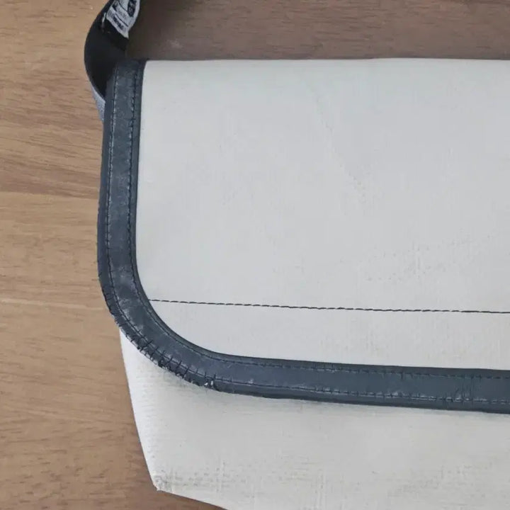 [BUNJANG] Freitag Hawaii Five-O All White Messenger Bag / 프라이탁 하와이파이브오 올흰