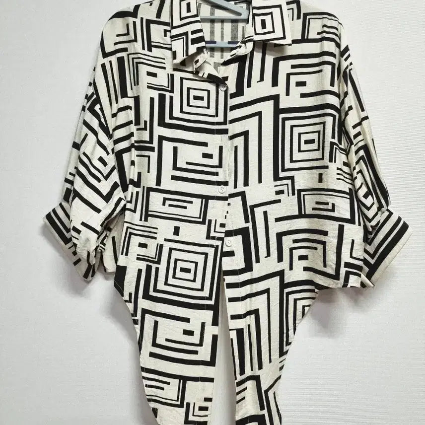 [BUNJANG] Soos Geometric Pattern Blouse Shirt Size 85 / 수스 기하학 패턴 블라우스 셔츠85