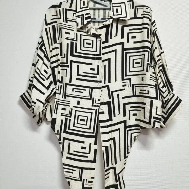 [BUNJANG] Soos Geometric Pattern Blouse Shirt Size 85 / 수스 기하학 패턴 블라우스 셔츠85
