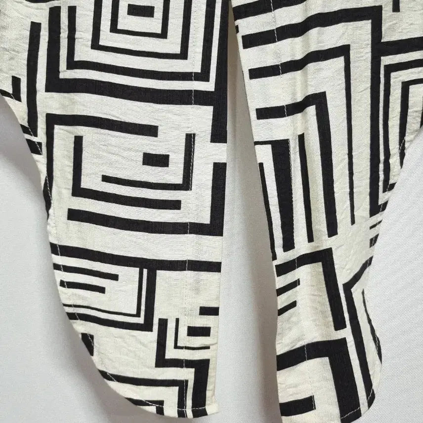 [BUNJANG] Soos Geometric Pattern Blouse Shirt Size 85 / 수스 기하학 패턴 블라우스 셔츠85