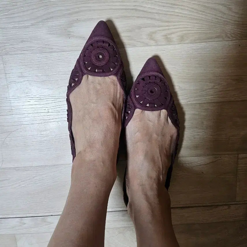 [BUNJANG] Tory Burch Burgundy Suede 1cm Punching Shoes / 버건디 토리버치 1cm스웨이드 펀칭 슈즈