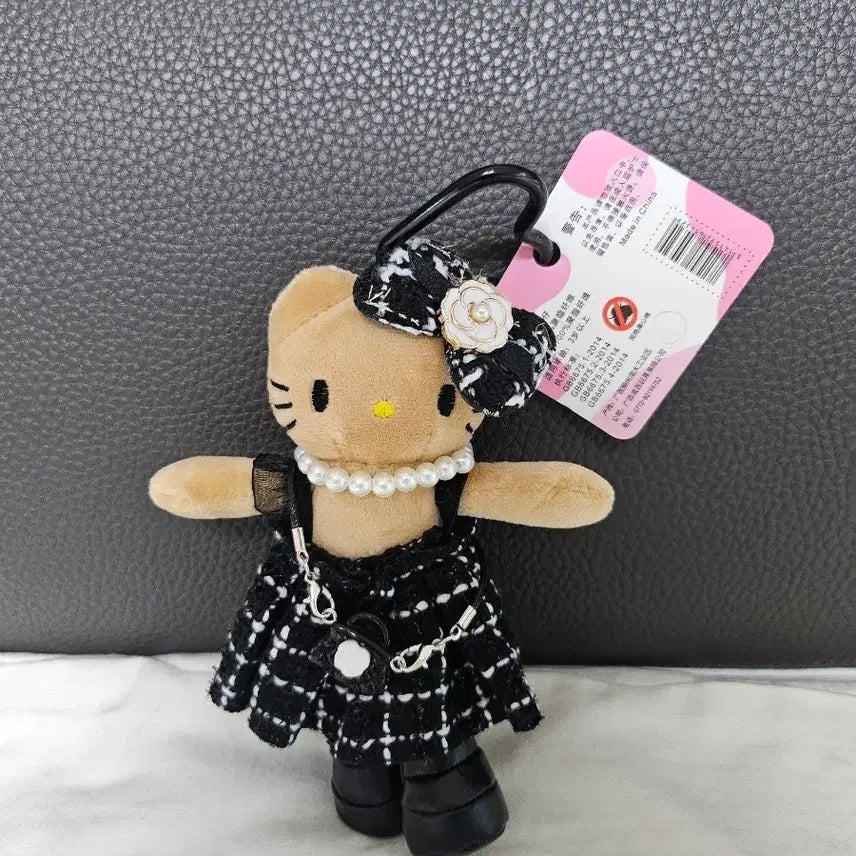 [BUNJANG] Hello Kitty Long Legs Tweed Doll Keychain / 롱다리 키티 트위드 인형 키링