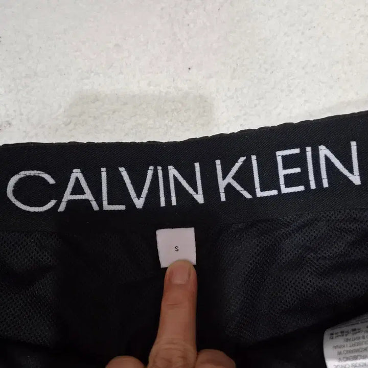 [BUNJANG] Calvin Klein Jogger Pants - Size S / 캘빈클라인  조거팬츠S(76)
