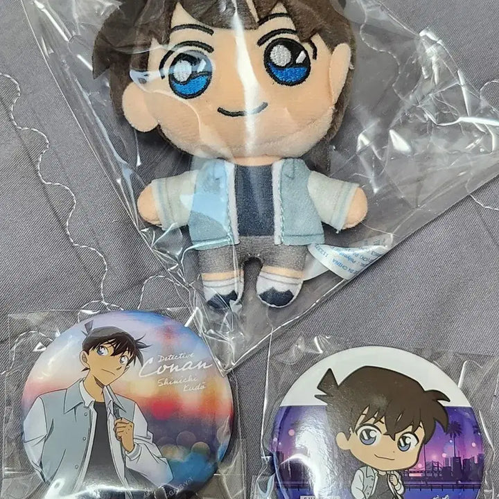 [BUNJANG] Detective Conan Shinichi Kudo Plush Doll + Can Badge Set / 명탐정 코난 남도일 신이치 누이 인형 + 캔뱃지 세트