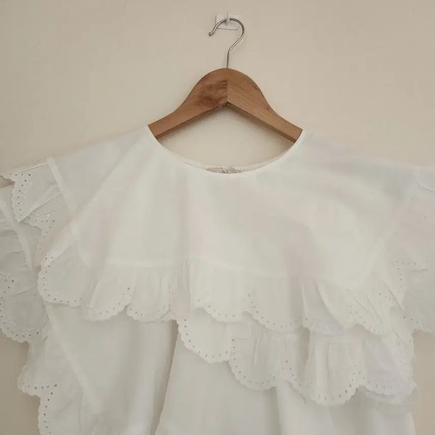 [BUNJANG] Isabel Marant Frilled Lace Short Sleeve Blouse (Size 38) / 거의새옷)이자벨마랑  프릴레이스 반팔블라우스(38)