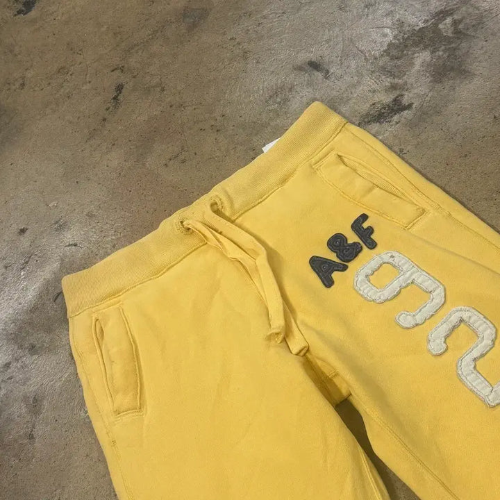 [BUNJANG] Abercrombie Training Pants Yellow Lemon / [정품/S] 아베크롬비 츄리닝 바지 옐로우 레몬