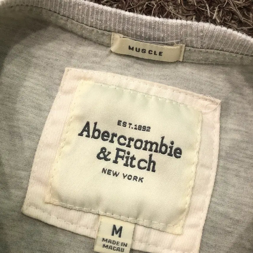 [BUNJANG] Abercrombie &amp; Fitch Short Sleeve T-Shirt / M 아베크롬비 반팔 티셔츠