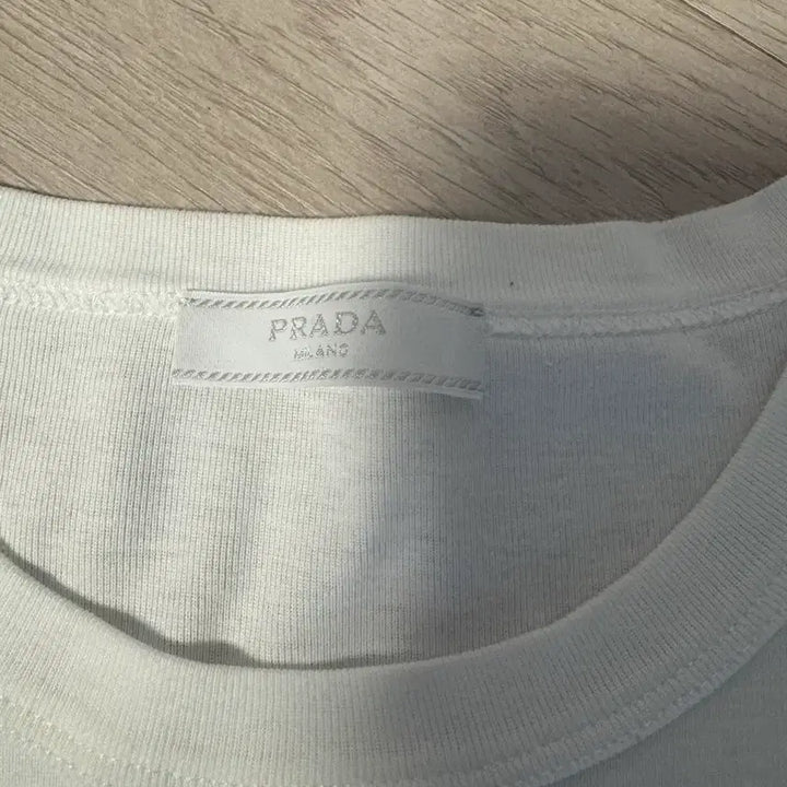 [BUNJANG] Prada White T-Shirt Size M / 프라다 화이트 반팔티 M사이즈 팝니다