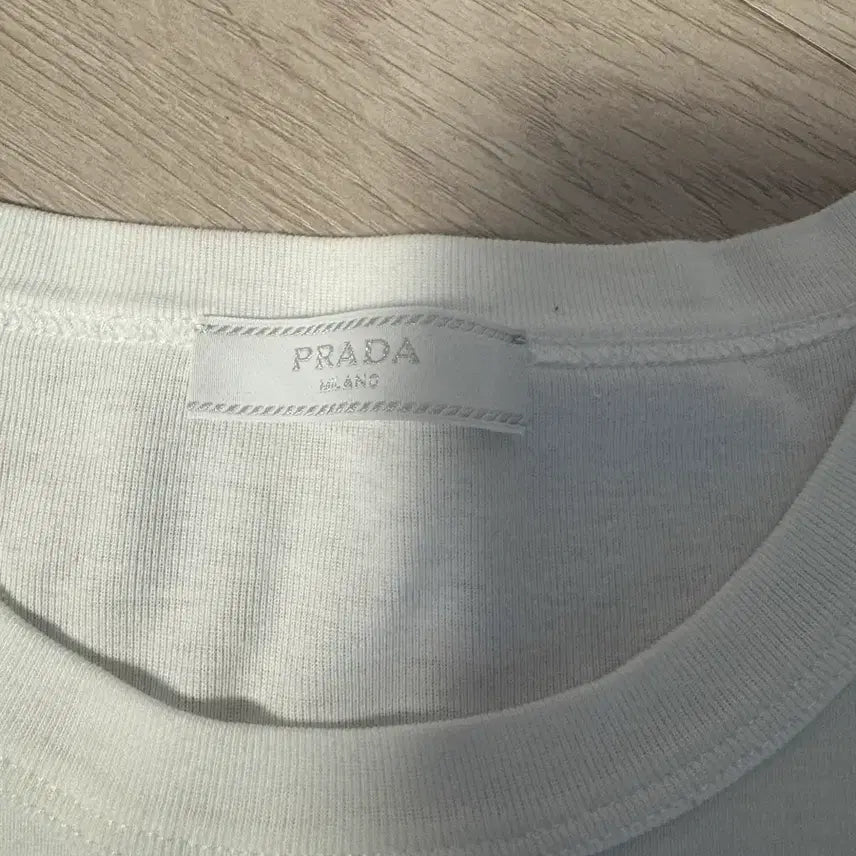 [BUNJANG] Prada White T-Shirt Size M / 프라다 화이트 반팔티 M사이즈 팝니다