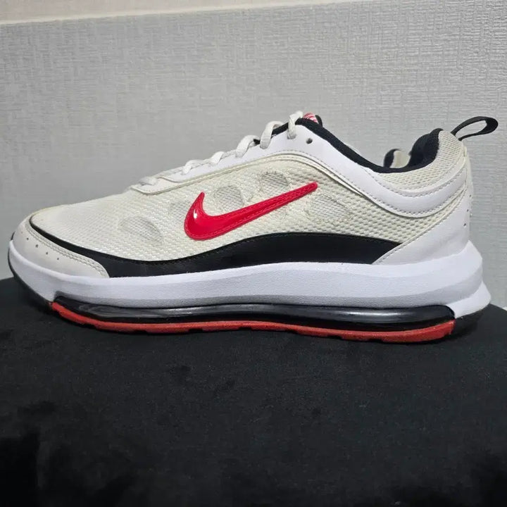 [BUNJANG] Nike Athletic Shoes White/Red Swoosh / 나이키 운동화 화이트/레드 스우시