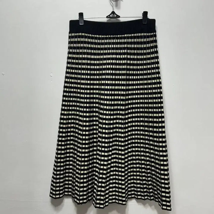 [BUNJANG] Black White Check Knit Skirt Free Size / 블랙 화이트 체크 니트 스커트 프리