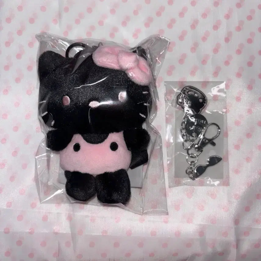 [BUNJANG] WAKEMAKE x Hello Kitty Plush Charm Keyring Set (Sealed) / [미개봉] 웨이크메이크 헬로키티 인형 키링 + 참 키링 세트