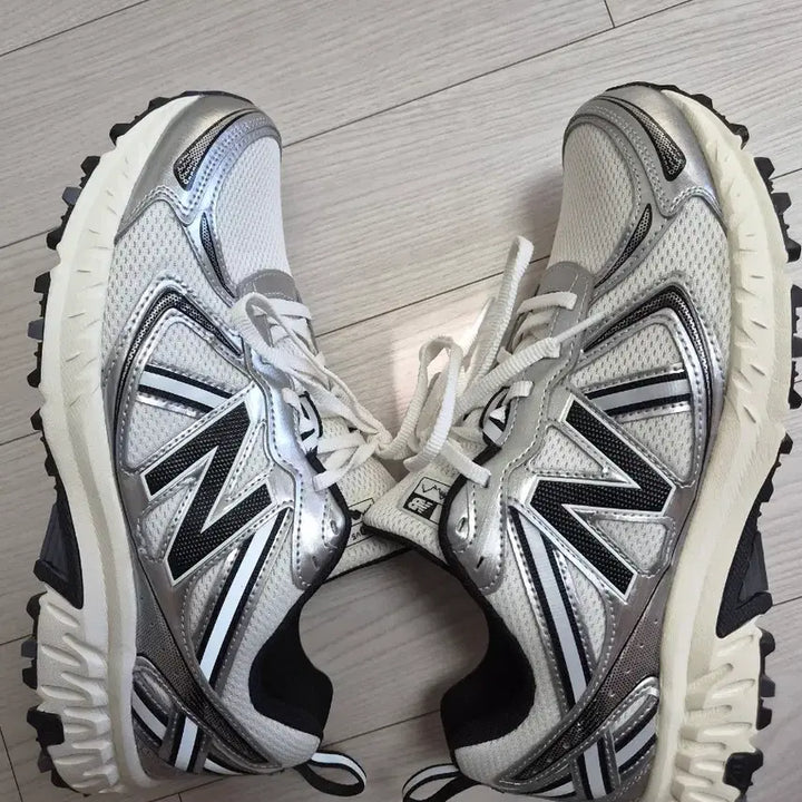 [BUNJANG] New Balance 410v5 Sneakers 270 / 뉴발란스 410v5 270 운동화
