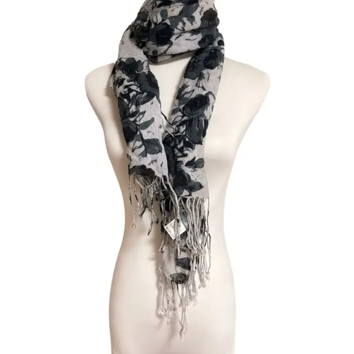 [BUNJANG] Oriental Black Rose &amp; White Tassel Layered Muffler / 일본 오리엔탈 블랙 장미 앤 화이트 태슬 레이어드 머플러