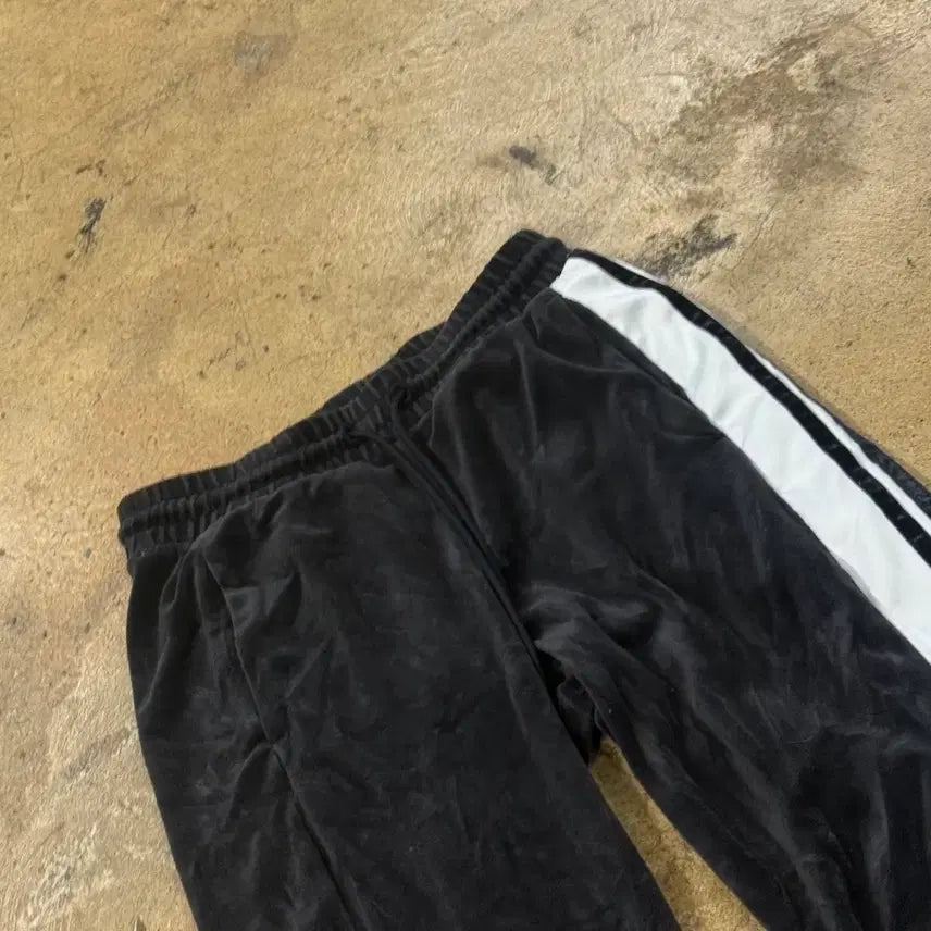 [BUNJANG] Adidas Black Velvet Side Button Track Pants / [정품/S] 아디다스 블랙 벨벳 사이드 버튼 트랙팬츠