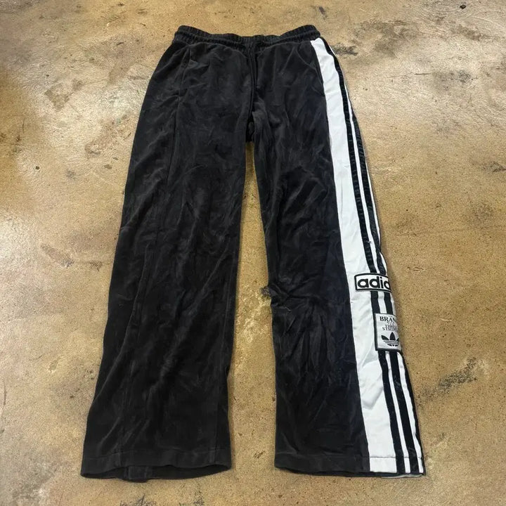 [BUNJANG] Adidas Black Velvet Side Button Track Pants / [정품/S] 아디다스 블랙 벨벳 사이드 버튼 트랙팬츠