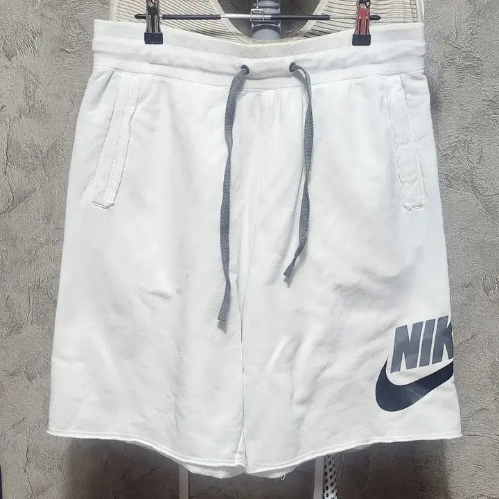 [BUNJANG] Nike Swoosh White Shorts / 나이키 스우시 화이트 반바지