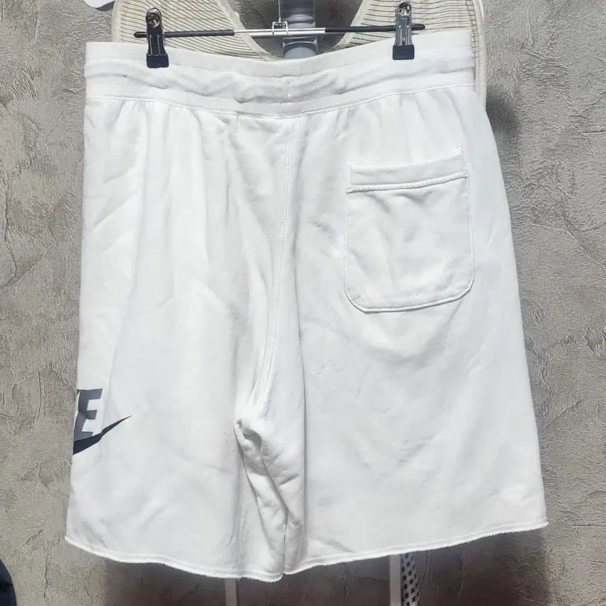 [BUNJANG] Nike Swoosh White Shorts / 나이키 스우시 화이트 반바지