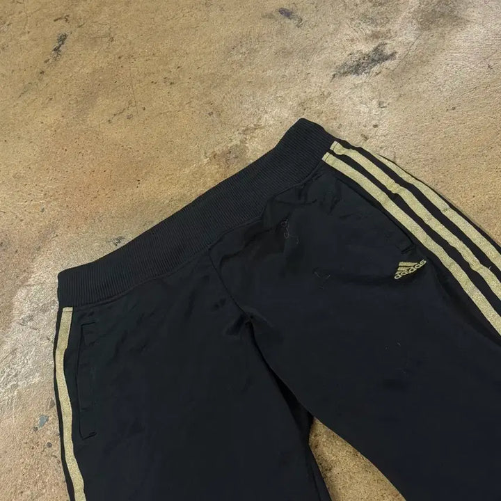 [BUNJANG] Adidas Black &amp; Gold 3-Stripes Track Pants / [정품/85] 아디다스 검금 블랙 금색 삼선 트레이닝 바지