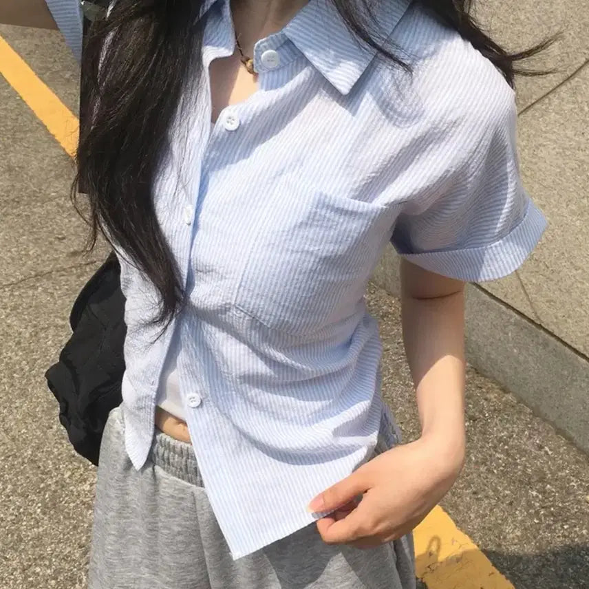 [BUNJANG] Striped Seersucker Blouse / 스트라이프 반팔 셔츠 셔링 블루 시어서커