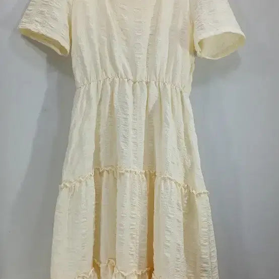 [BUNJANG] NAIN Embossing Ruffle Dress Ivory / NAIN 엠보싱 캉캉 원피스 아이보리
