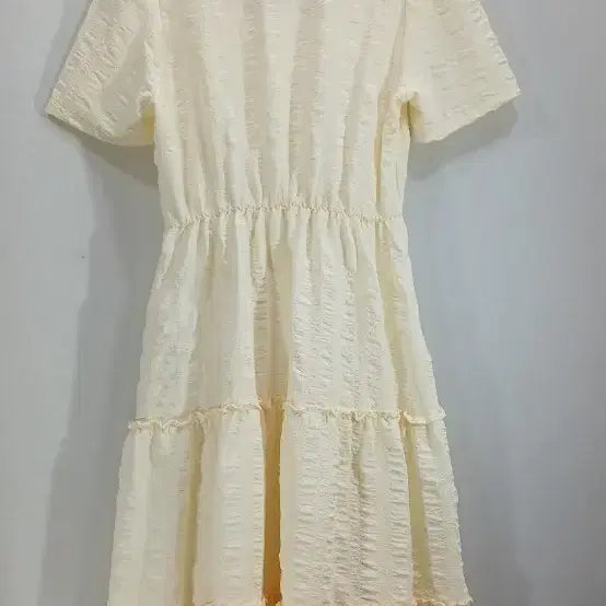 [BUNJANG] NAIN Embossing Ruffle Dress Ivory / NAIN 엠보싱 캉캉 원피스 아이보리