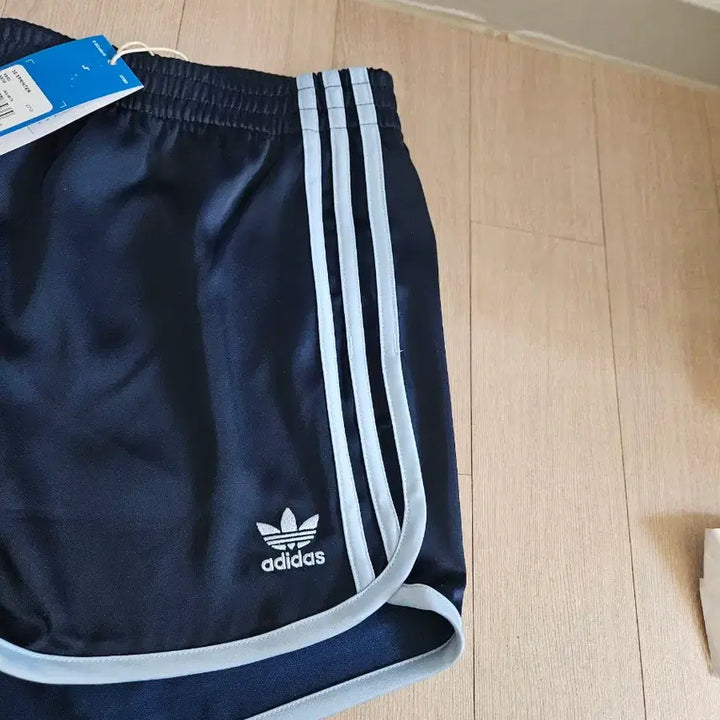 [BUNJANG] Adidas Dolphin Shorts / 아디다스 반바지.돌핀팬츠 라지