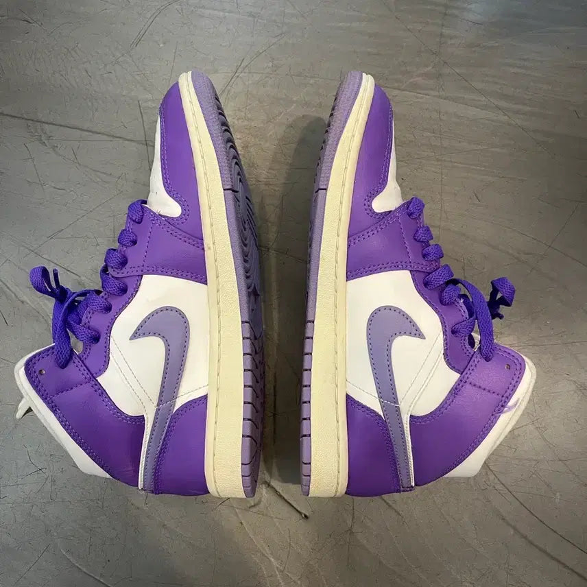 [BUNJANG] Nike Air Jordan 1 Mid Action Grape / 나이키의 에어 조던 1 미드 액션 그레이프