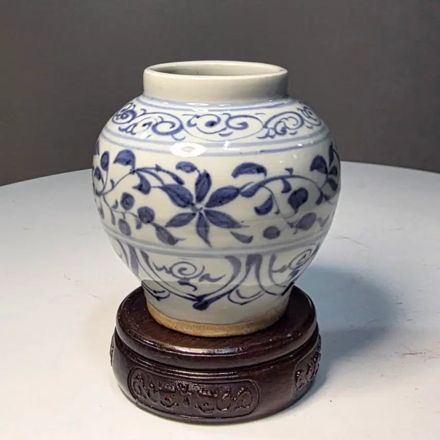 [BUNJANG] Joseon Dynasty White Porcelain Vase with Blue Underglaze Floral Decoration / 백자청화화훼전지문소호