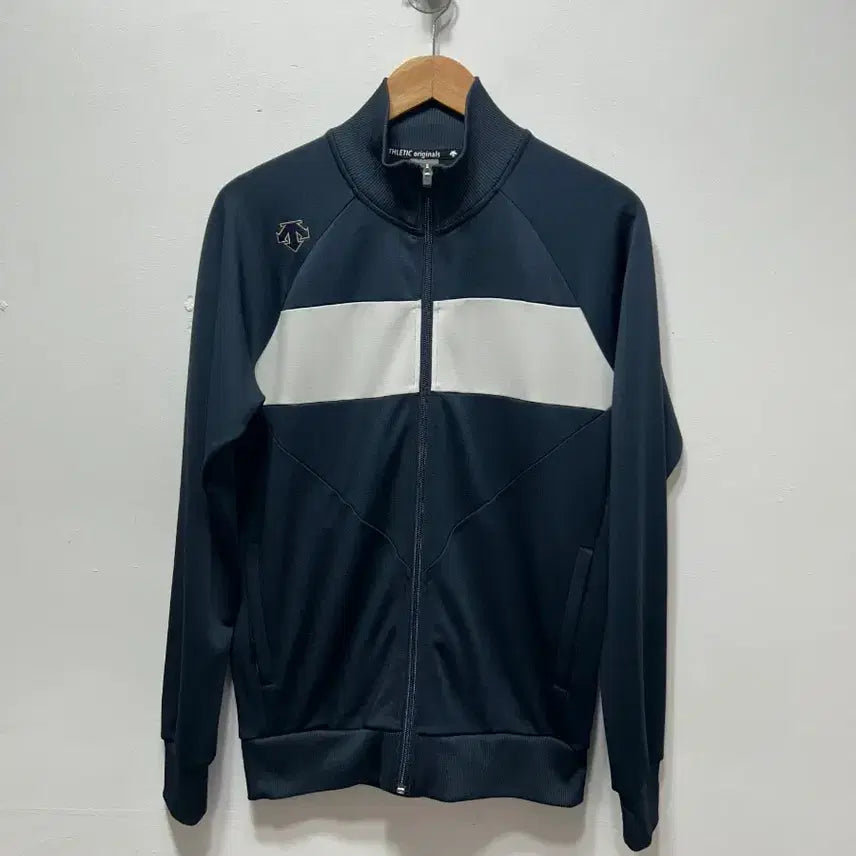 [BUNJANG] Descente Training Zip-Up Top Navy/White Size 100 / 데상트 트레이닝 상의 네이비/화이트 집업 100사이즈