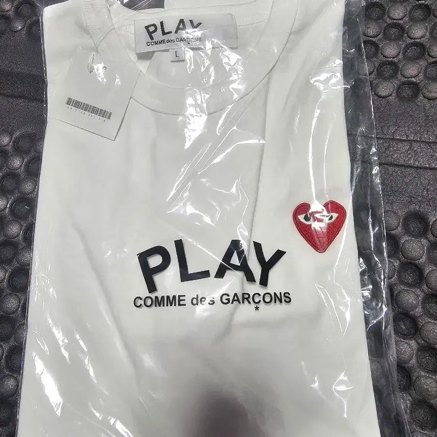 [BUNJANG] Comme des Garçons PLAY White Short Sleeve T-Shirt L Red Emblem / 꼼데가르송 플레이 흰색 반팔티 L 레드와펜