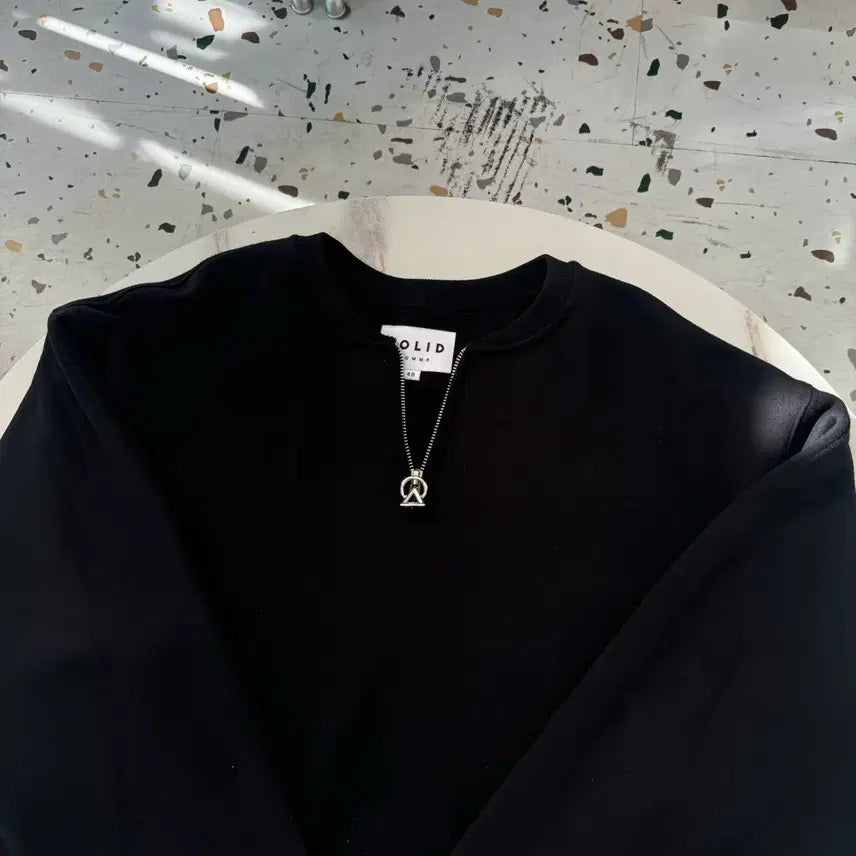 [SOLD OUT] [정품/48사이즈] 23ss 솔리드 옴므 반집업 블랙