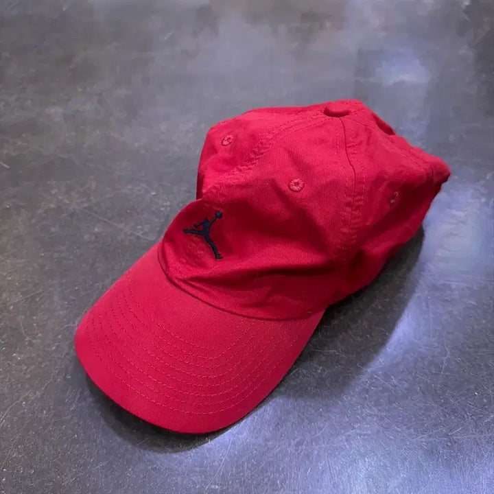 [BUNJANG] Jordan Jumpman Small Embroidered Nylon Ball Cap Red / 조던 점프맨 스몰 자수 나일론 볼캡 레드
