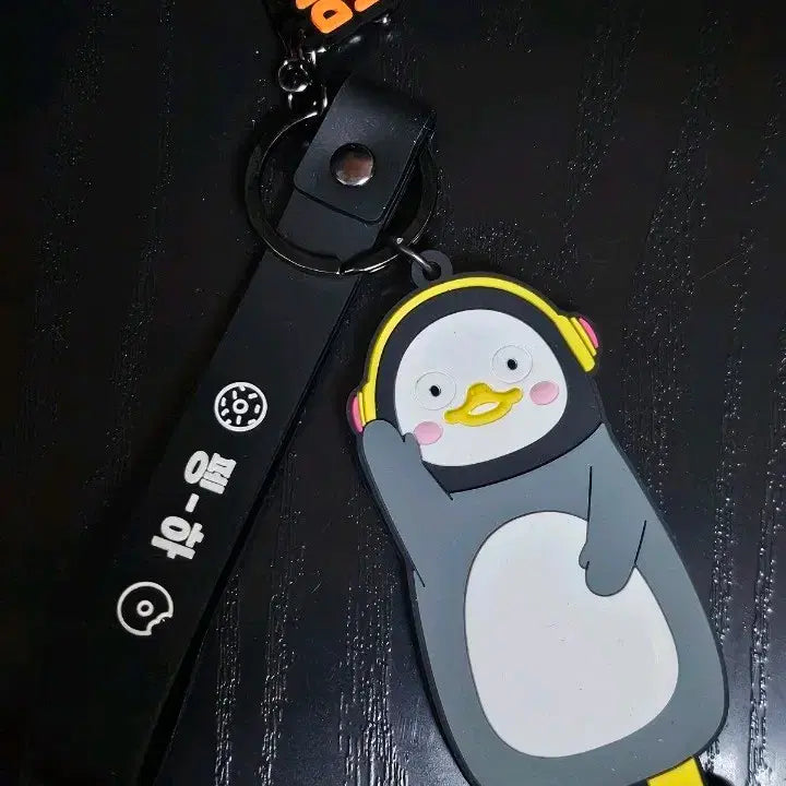 [BUNJANG] Dunkin Donuts Pengsoo Keyring / 던킨도너츠 펭수 키링