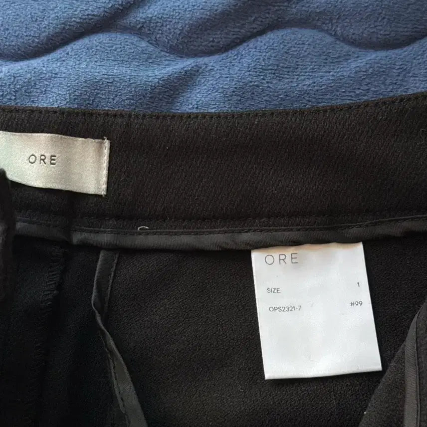 [BUNJANG] Ore Capri Signature Mid-length Pants / Ore 오어 카프리 Signature Mid-length Pants
