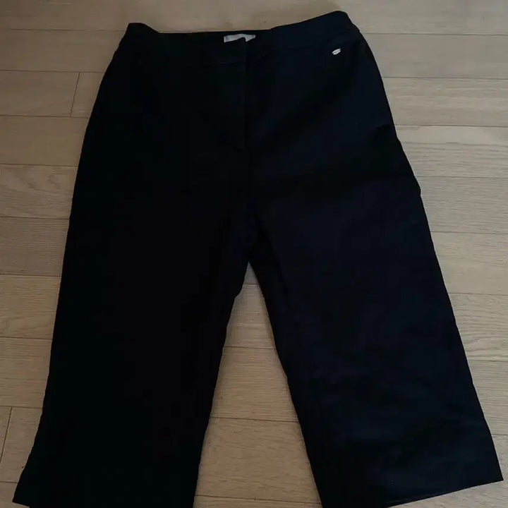[BUNJANG] Ore Capri Signature Mid-length Pants / Ore 오어 카프리 Signature Mid-length Pants