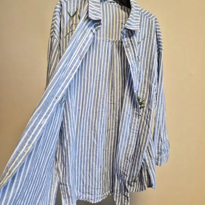 [BUNJANG] Striped Embroidered Long Shirt / 스트라이프 자수 롱 셔츠 free size